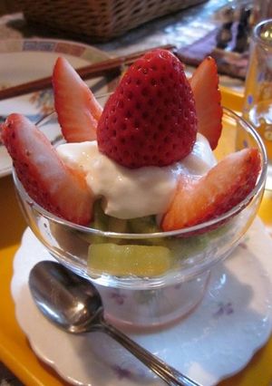 イチゴとヨーグルトベースの簡単パフェ*-レシピのメイン写真