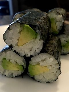 カナダ人の大好きなアボカドロール(細巻)-レシピのメイン写真