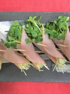 巻くだけ!カイワレ大根のハム巻き-レシピのメイン写真