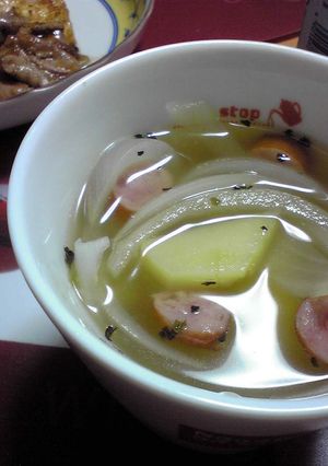 玉ネギ＆じゃが芋の簡単コンソメスープ-レシピのメイン写真