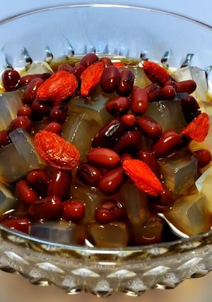 【黒密×黒酢】　黒酢小豆と黒蜜のみつ豆　クコの実-レシピのメイン写真