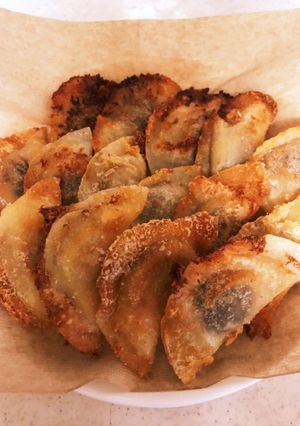 簡単！チーズとミートボールの揚げ焼き餃子-レシピのメイン写真