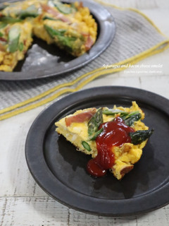 ベーコンとアスパラのチーズオムレツ-レシピのメイン写真