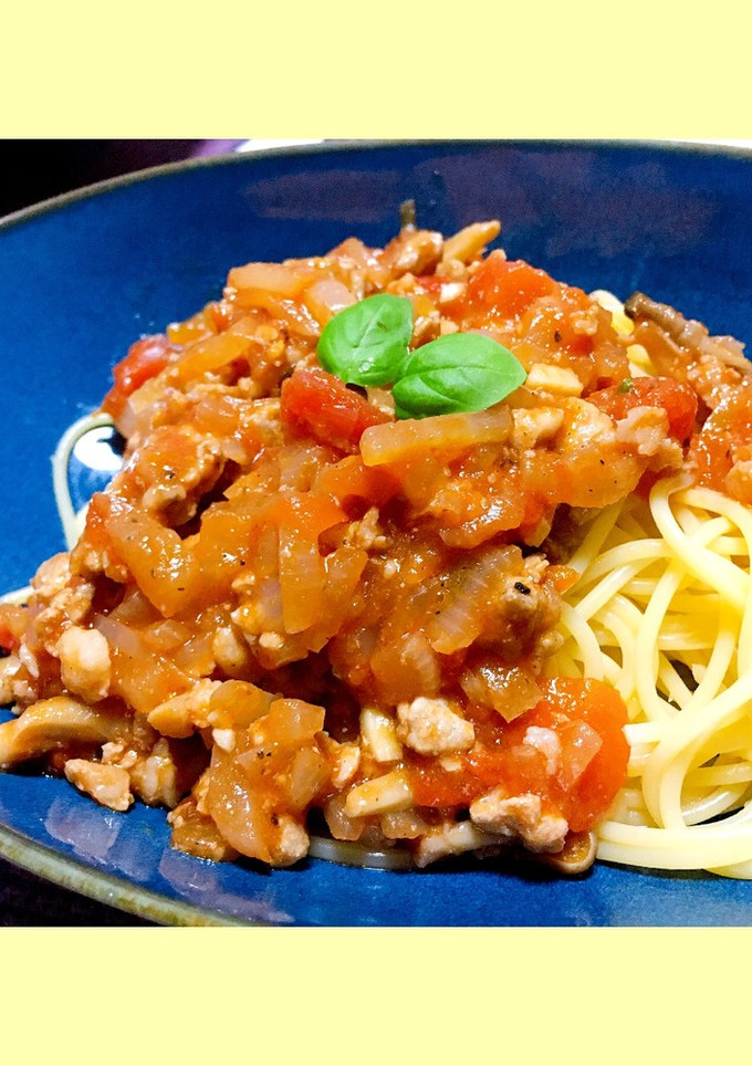 粗挽き肉とトマトのソース生バジル添え-レシピのメイン写真