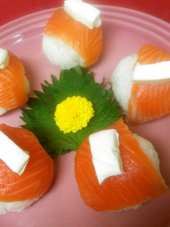 ♪サーモンとクリームチーズの手まり寿司♪-レシピのメイン写真