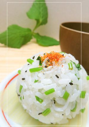 ﾋﾟﾘっと七味＊三つ葉としらすのおむすび-レシピのメイン写真