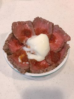 おろし玉ねぎソース、温玉ローストビーフ丼-レシピのメイン写真