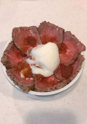 おろし玉ねぎソース、温玉ローストビーフ丼-レシピのメイン写真