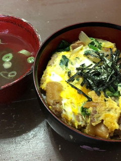 自粛三兄弟と食べる簡単すき焼き風丼-レシピのメイン写真