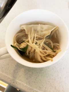 えのきとニラもやしの、水餃子スープ-レシピのメイン写真