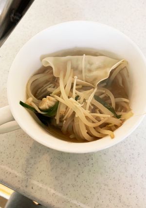 えのきとニラもやしの、水餃子スープ-レシピのメイン写真