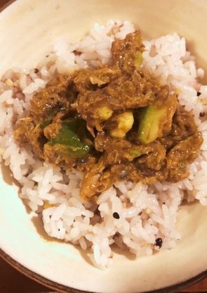 ご飯がすすむ！アボカドさば缶カレー-レシピのメイン写真