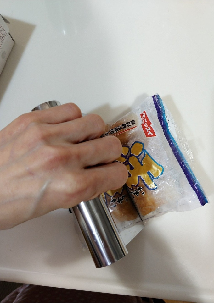まな板包丁を汚さずちくわを細かく切る方法-レシピのメイン写真