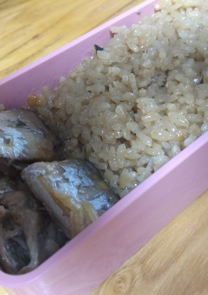 さんまの水煮缶で簡単に炊き込みご飯♪-レシピのメイン写真