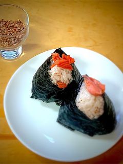 タカキビと鮭の海苔巻きおむすび-レシピのメイン写真