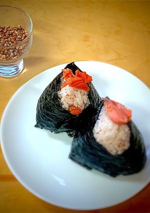 タカキビと鮭の海苔巻きおむすび-レシピのメイン写真