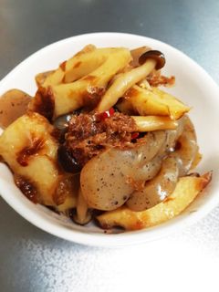 ピリ辛☆ねじりこんにゃくとちくわの煮物-レシピのメイン写真