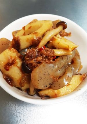 ピリ辛☆ねじりこんにゃくとちくわの煮物-レシピのメイン写真