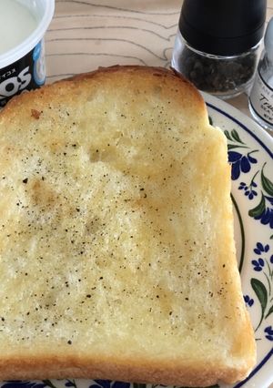 無塩バターとトリュフ塩でトースト-レシピのメイン写真