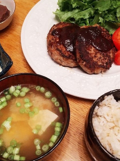 夕飯!とろけるチーズINハンバーグ-レシピのメイン写真