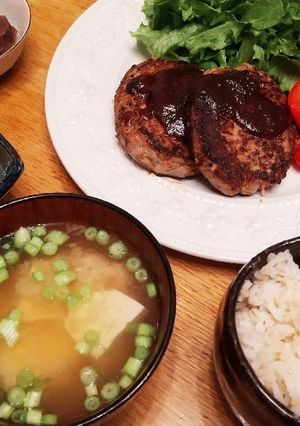 夕飯！とろけるチーズINハンバーグ-レシピのメイン写真
