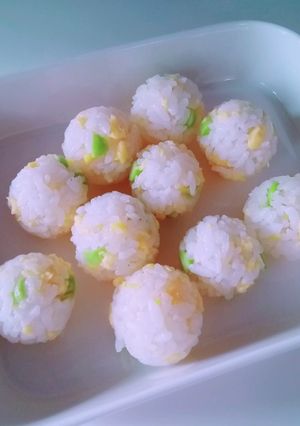 簡単玉子のだしお握り〖幼児〗-レシピのメイン写真