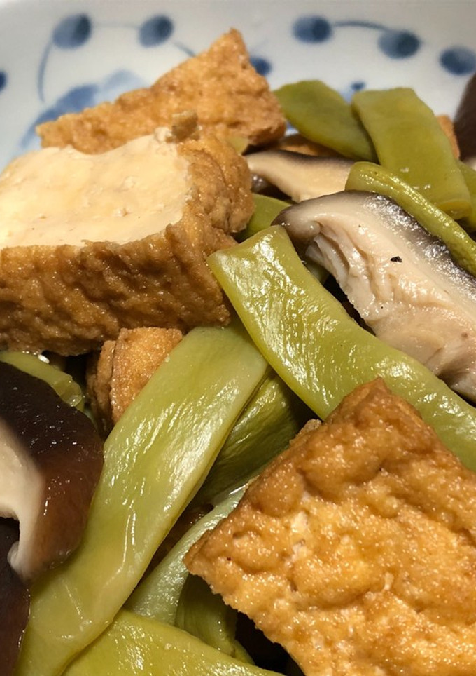 旬のなた豆と厚揚げの煮物に生椎茸を加えて-レシピのメイン写真