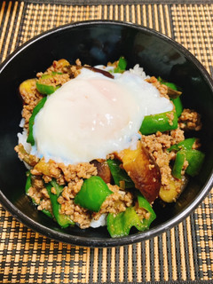 ★茄子ピーマン大葉のピリうま温卵のせ丼★-レシピのメイン写真
