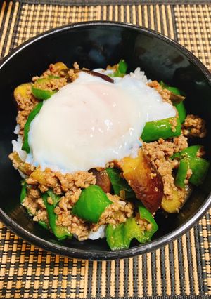 ★茄子ピーマン大葉のピリうま温卵のせ丼★-レシピのメイン写真
