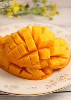 簡単!マンゴーの飾り切り-レシピのメイン写真