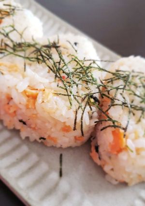 鮭の混ぜご飯おにぎり★-レシピのメイン写真