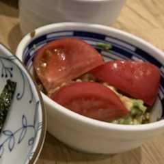 รูปของ アボカドとフルーツトマトの醬油糀サラダ