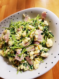 豆苗とベーコンの卵炒め-レシピのメイン写真