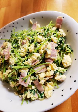 豆苗とベーコンの卵炒め-レシピのメイン写真