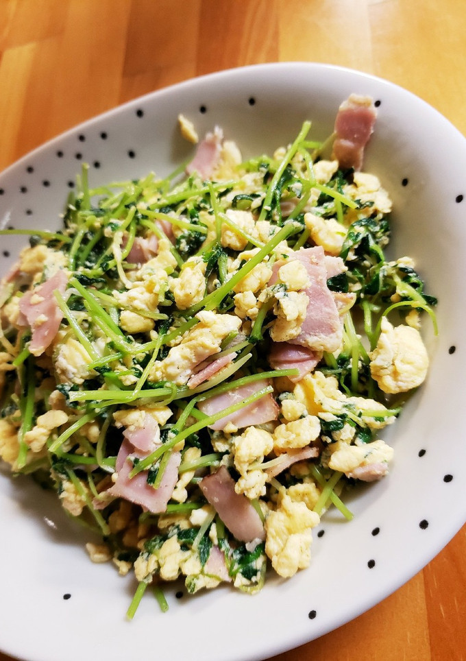 豆苗とベーコンの卵炒め-レシピのメイン写真