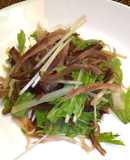 生きくらげをみょうが・水菜と練り梅で
