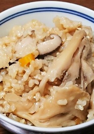 椎茸と舞茸の五目炊き込みご飯-レシピのメイン写真