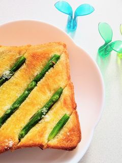 簡単おいしいアスパラ塩オリーブトースト-レシピのメイン写真
