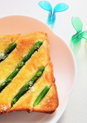 簡単おいしいアスパラ塩オリーブトースト-レシピのメイン写真