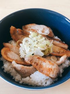 ねぎ塩豚トロ丼!簡単!ランチに!-レシピのメイン写真