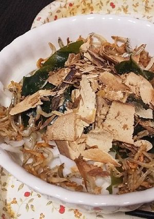 何食べ⭐️新玉ねぎのおかかじゃこ合え-レシピのメイン写真