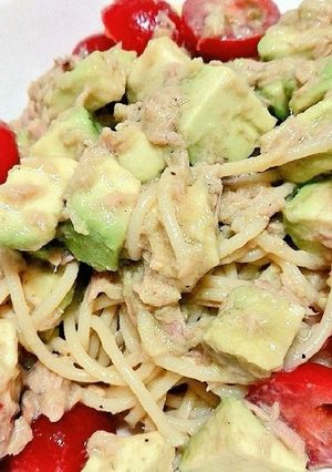 アボカドたっぷり！アボカドトマトパスタ-レシピのメイン写真