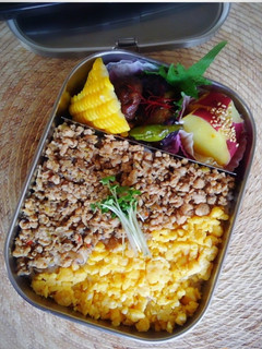 息子弁当✨鶏そぼろごはん-レシピのメイン写真