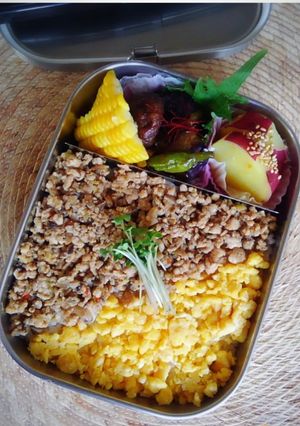 息子弁当✨鶏そぼろごはん-レシピのメイン写真
