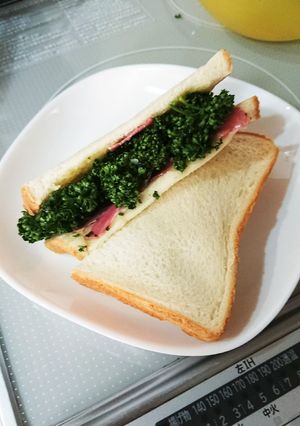 パセリたっぷりサンドイッチ-レシピのメイン写真