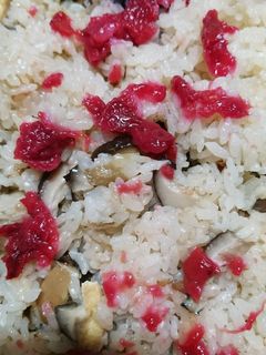 斬新!椎茸と梅干しの炊き込みご飯-レシピのメイン写真