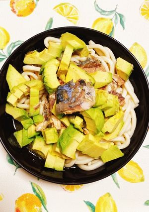 アボカドと鯖缶のサラダうどん-レシピのメイン写真