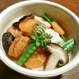 薩摩揚げ、竹輪麩、新玉葱、春人参の煮物