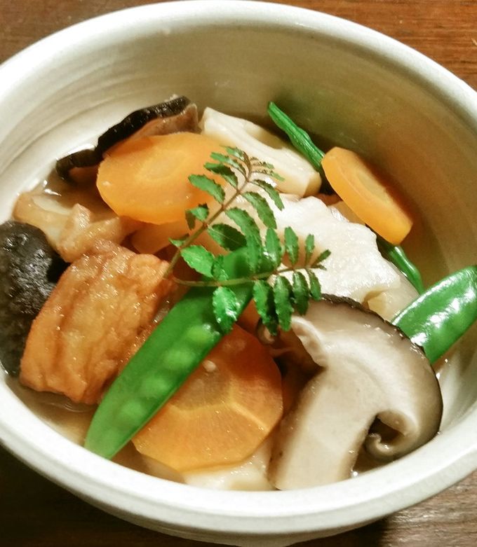 薩摩揚げ、竹輪麩、新玉葱、春人参の煮物 by guzavie 【クックパッド