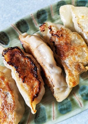 うどん生地を使ったモチモチ手作り餃子-レシピのメイン写真